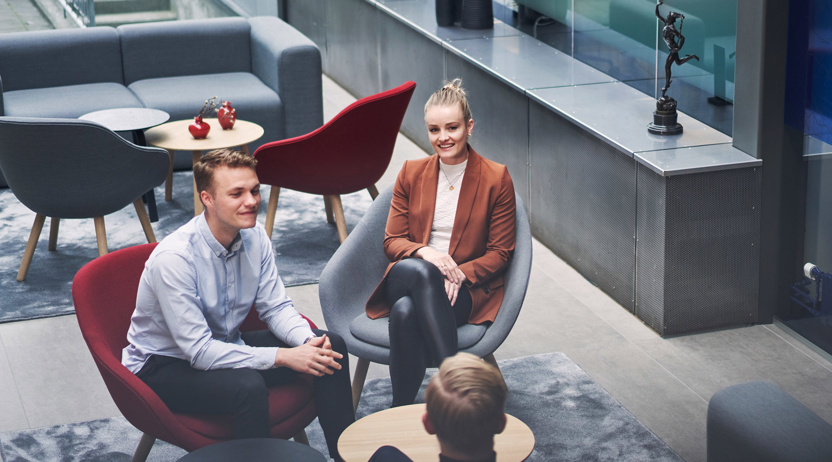 People 2020 060 Office Meeting