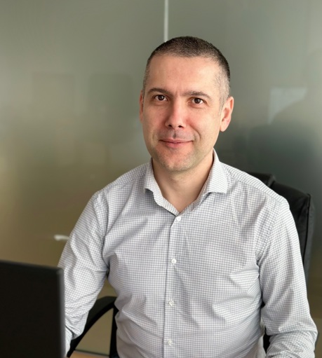 Martin Dimitrov Desk